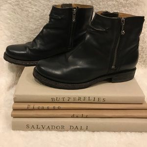 Black Frye boots with zipper